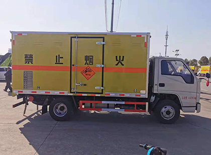 芙蓉爆破器材运输车技术升级与安全合规新趋势